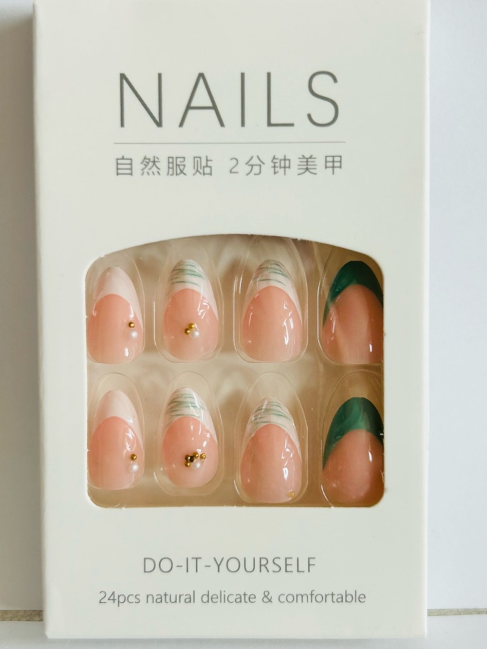 Press-On Nail Set in Peach with Green Accent